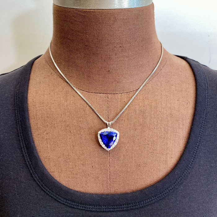 violet blue tanzanite gemstone pendant