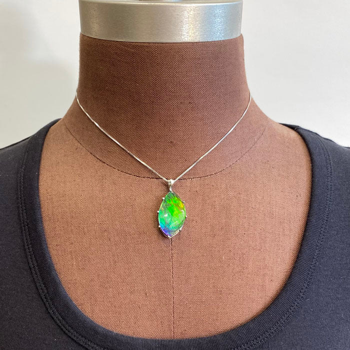 ammolite pendant white gold