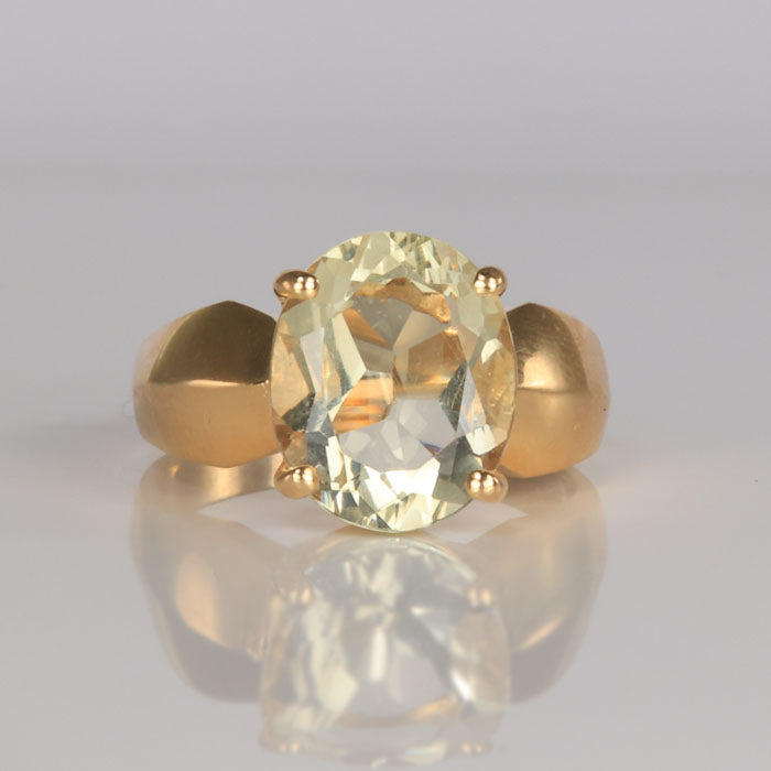 sunstone ring yellow gold