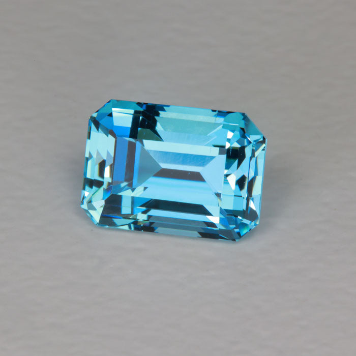 blue aquamarine gemstone