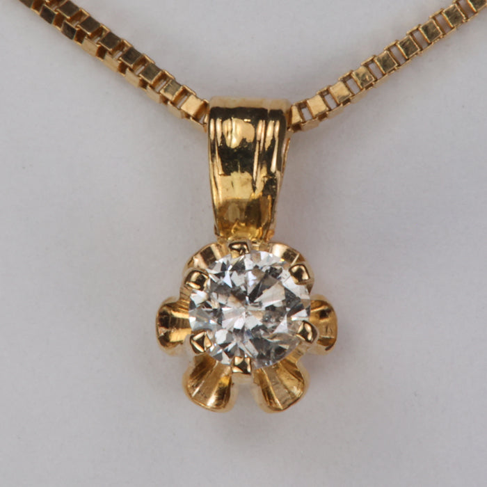 yellow gold pendant with round brilliant diamond