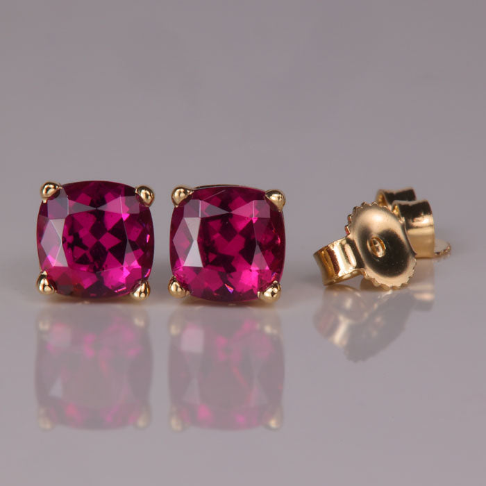 purple red garnet gemstone earrings square cushion cut in yellow gold