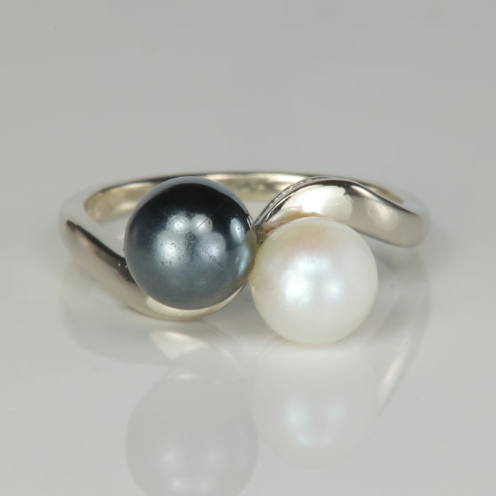 white gold pearl and hematite estate ring