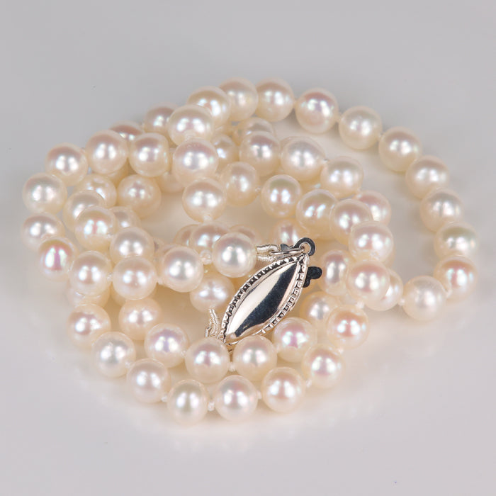 White gold and freshwater pearl necklace