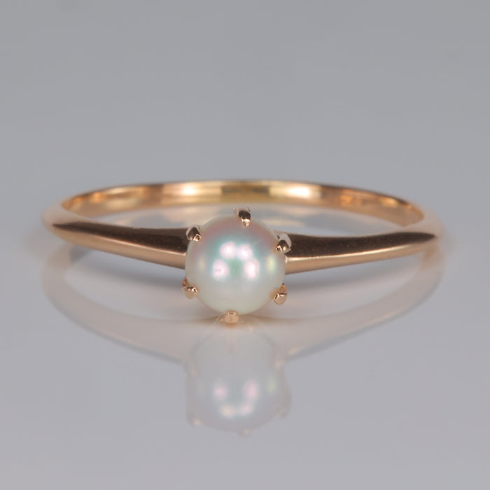 yellow gold and pearl ring