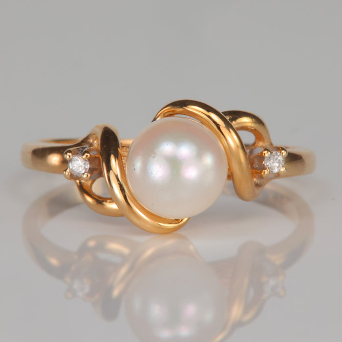 pearl ring in yellow gold with diamond accents
