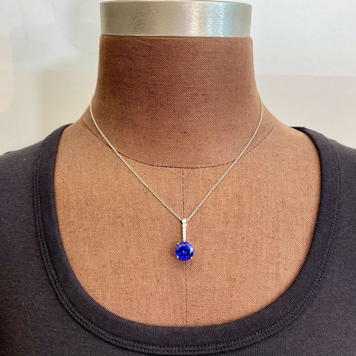 round brilliant tanzanite in platinum with diamonds