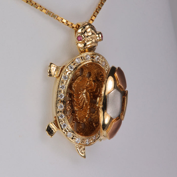 crawfish inside a tricolor gold turtle pendant