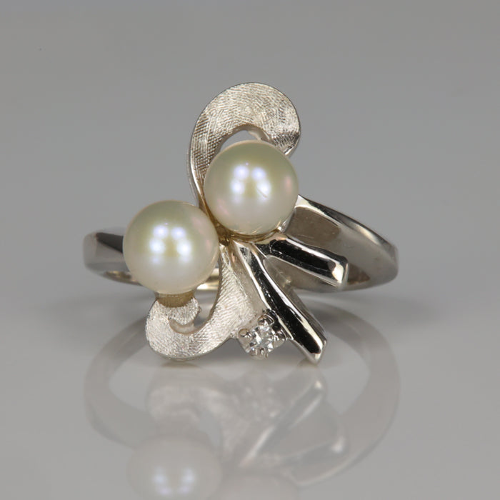 white gold pearl and diamond accented ring