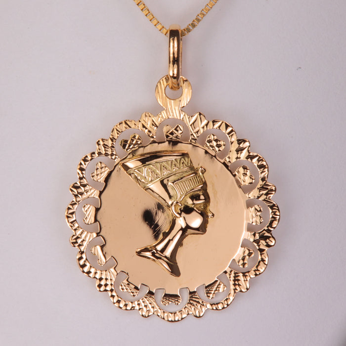 nefertiti pendant in yellow gold