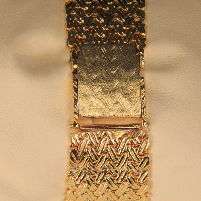 closure of watch yellow and white gold