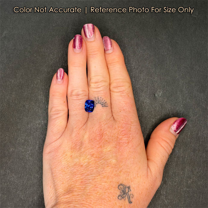 size of 4.05ct sapphire to hand