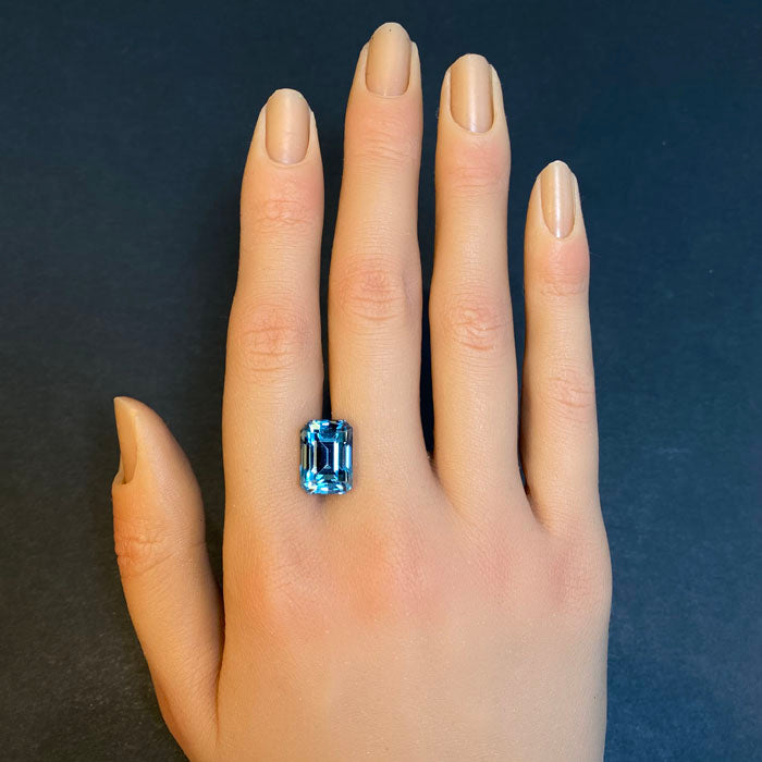 aquamarine gemstone blue color