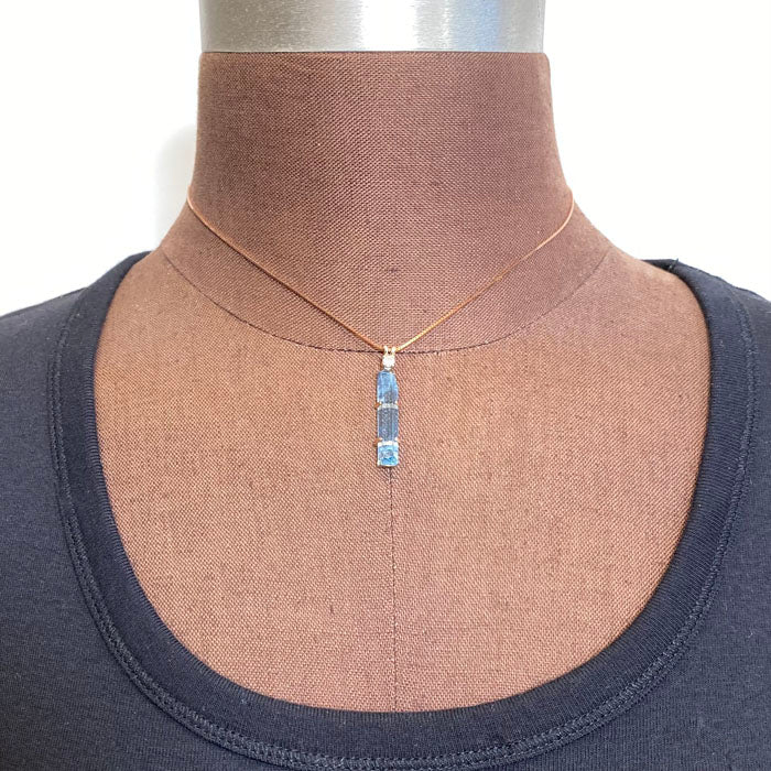 aquamarine pendant with diamond rose gold