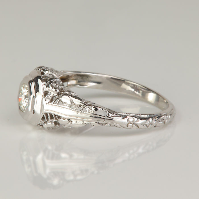 art deco style ring in white gold with diamond