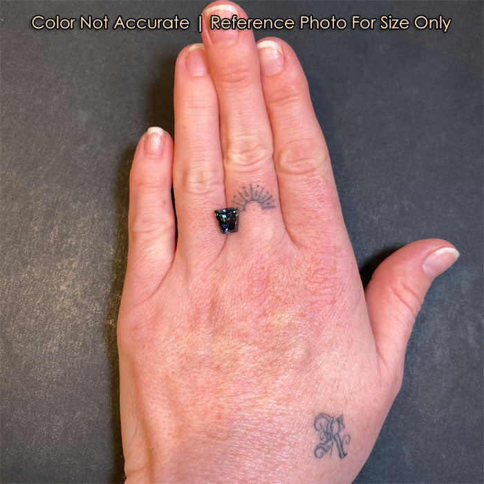 size reference of tanzanite on hand