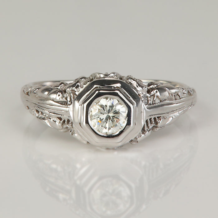 art deco style ring in white gold with diamond
