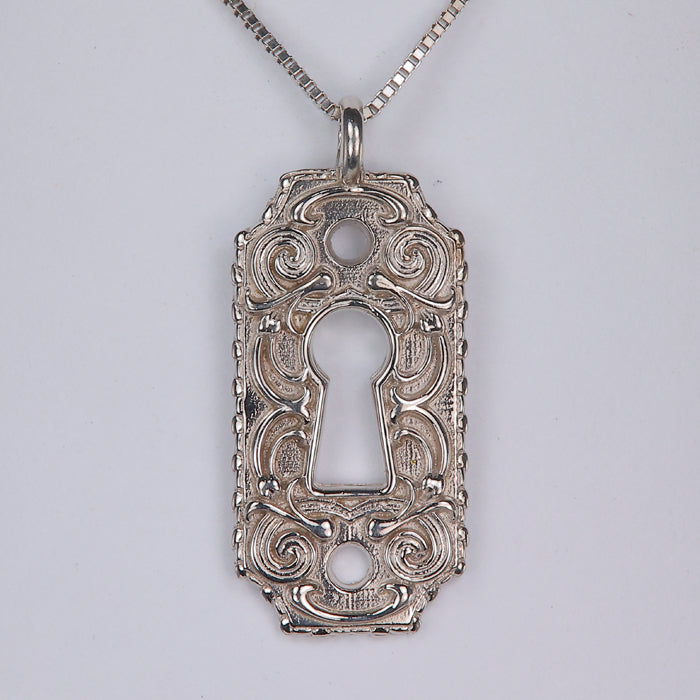 custom pendant keyhole in white gold