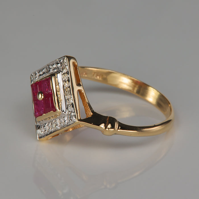 estate yellow gold ring with diamond and ruby