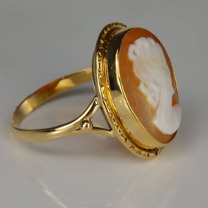 cameo estate ring in yellow gold
