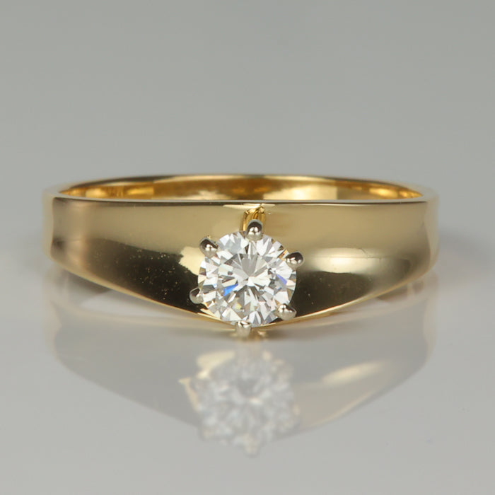 diamond solitaire ring in yellow gold
