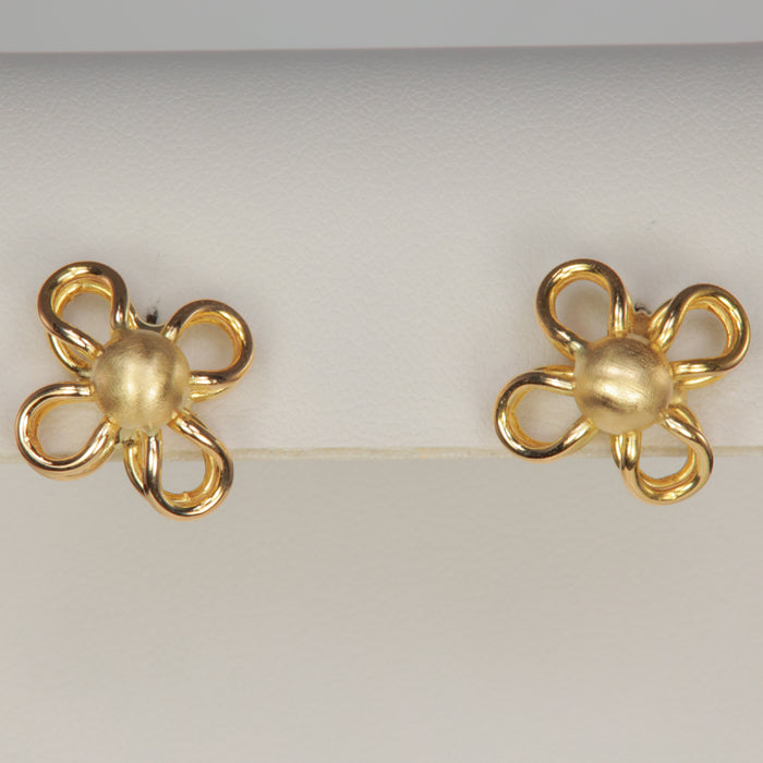 dimensional yellow gold flower stud earrings