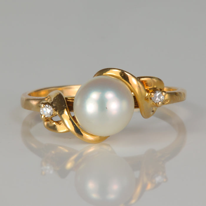 estate pearl ring in yellow gold with diamonds