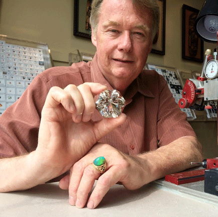 How to Cut a Large 500ct Quartz Gemstone