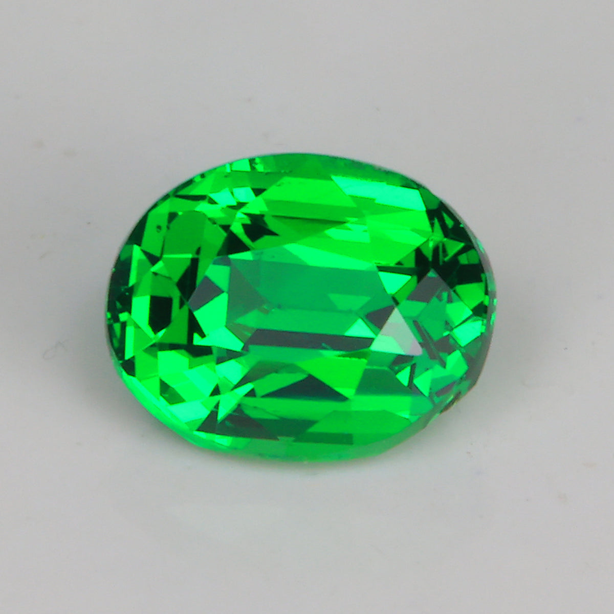 oval cut green color tsavorite garnet 