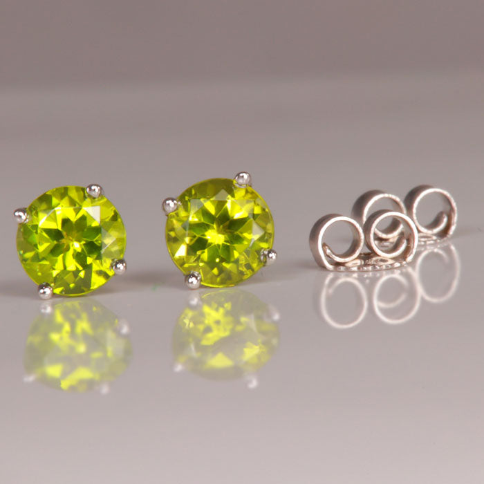 round brilliant peridot stud earrings