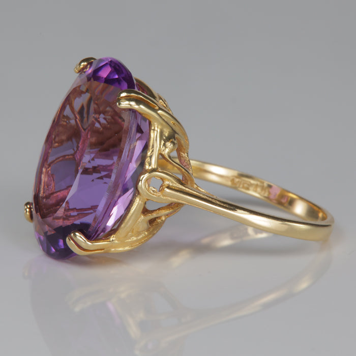 amethyst ring in yellow gold oval cut 
