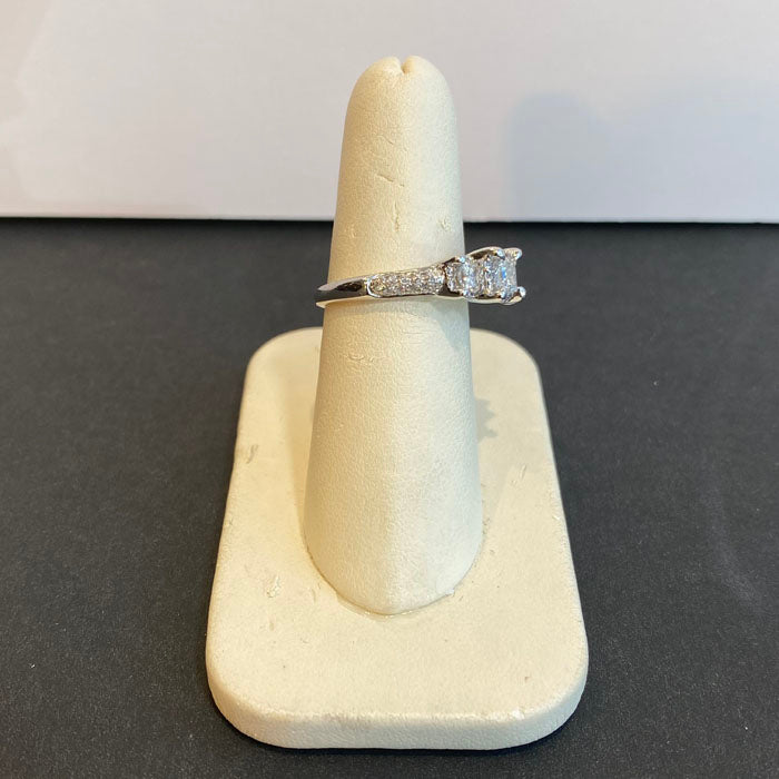 14k white gold and princess cut diamond ring