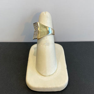 14k yellow gold and fine diamond ring