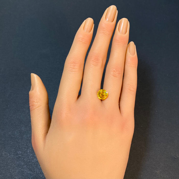 round brilliant yellow sapphire