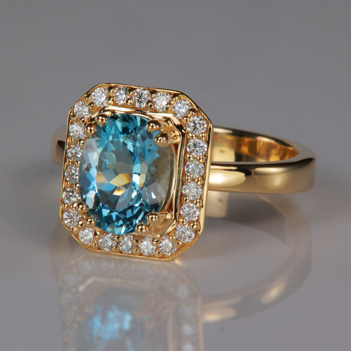aquamarine and diamond ring in yellow gold