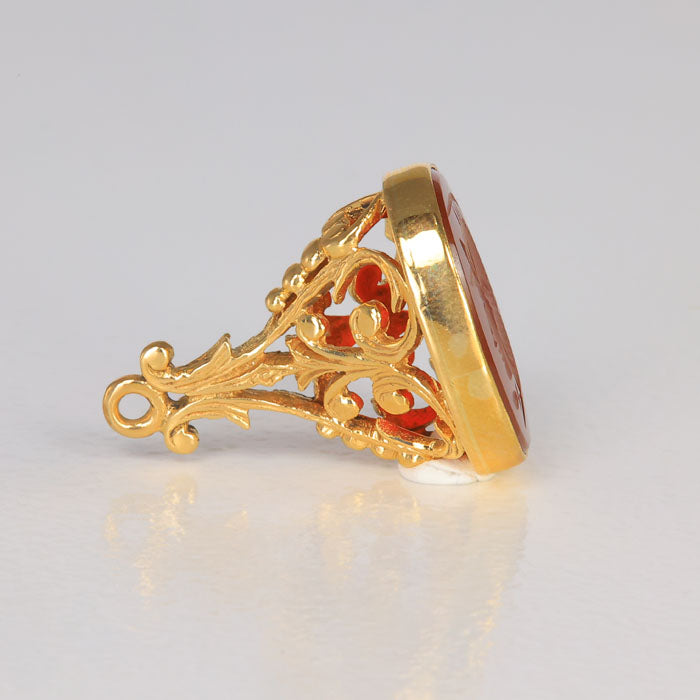 seal pendant in carnelian and yellow gold
