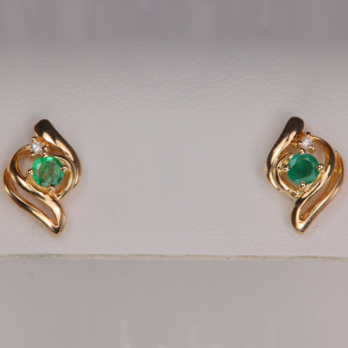 estate earrings in yellow gold with emerald and diamond