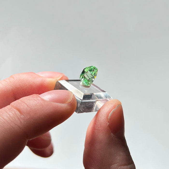 minty raw garnet size