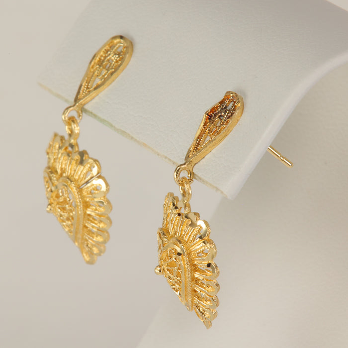 gold earrings with heart shape diamond cut and filigree design