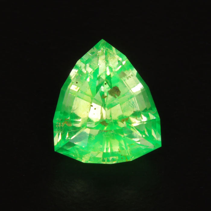 daylight UV light fluorescent hyalite opal gem