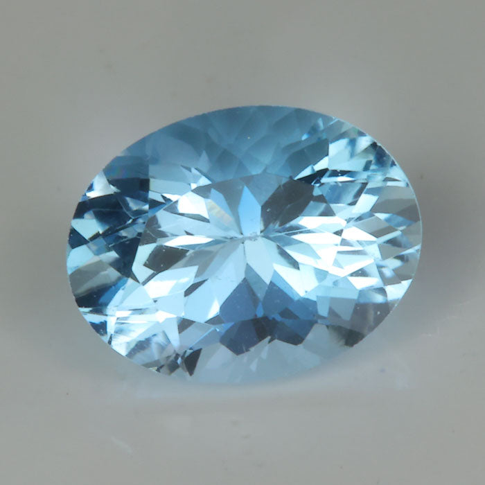 light blue oval cut aquamarine gemstone