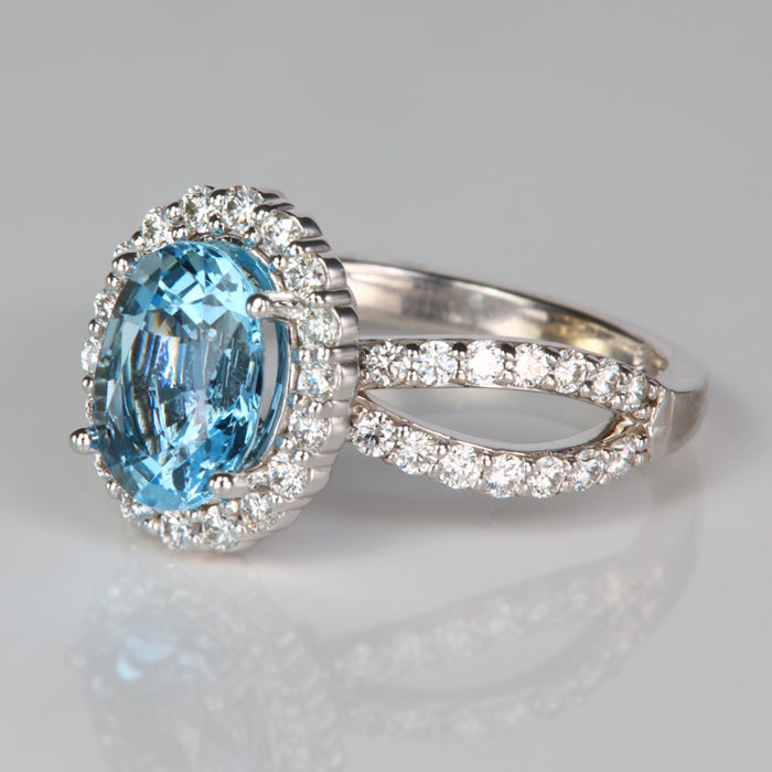 white gold oval aquamarine gemstone with diamonds