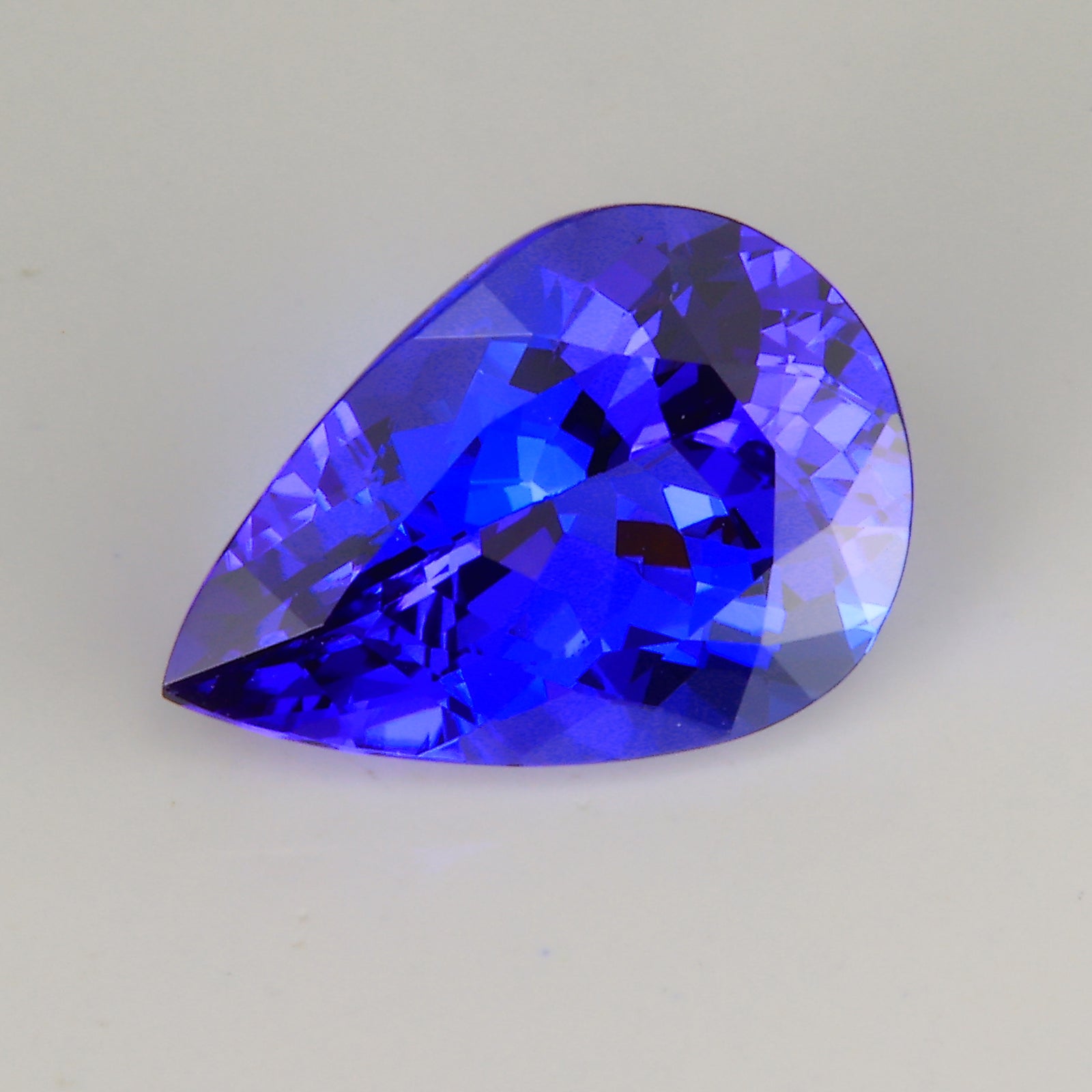 pear shape tanzanite gemstone blue violet 
