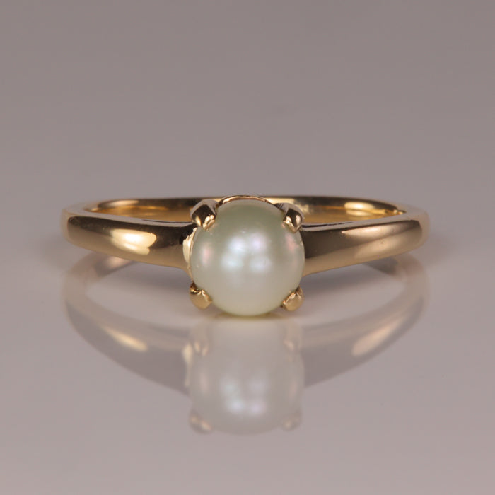 yellow gold estate pearl ring 