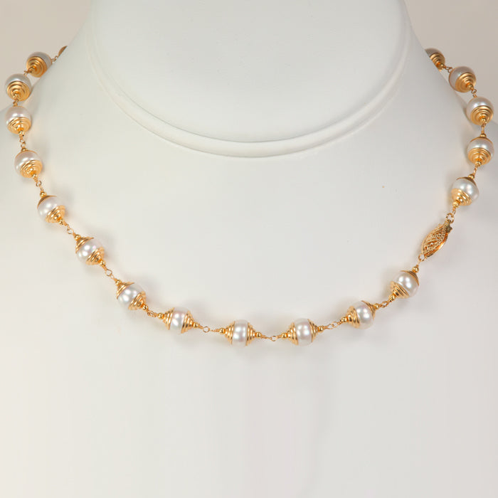 yellow gold and tin cup style pearl necklace 