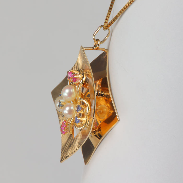 pearls and sapphires in yellow gold shamrock design pendant