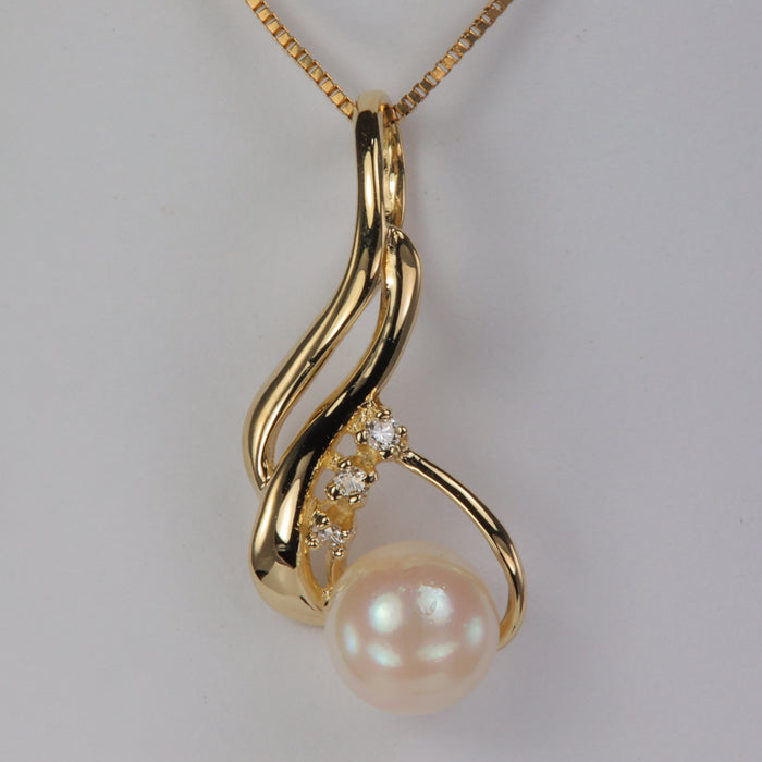 yellow gold estate pendant with pearl and diamond accent