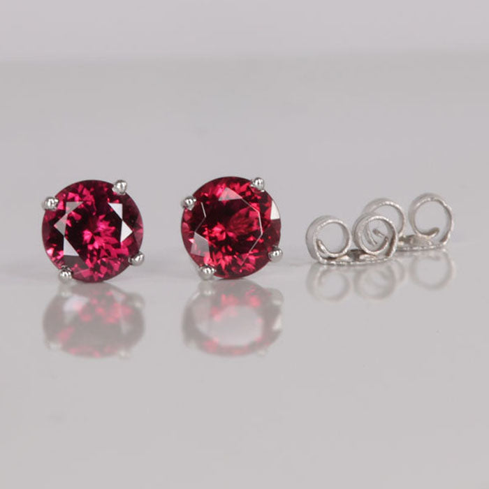 9ct Gold Garnet Solitaire Earrings - 3mm - G0271 | F.Hinds Jewellers