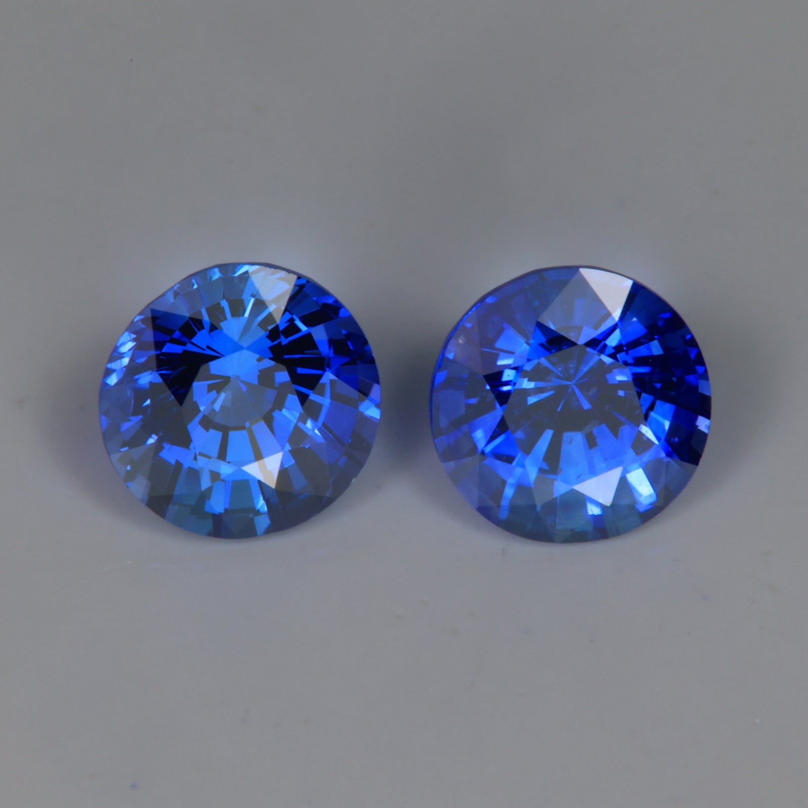blue color round brilliant sapphire pair 