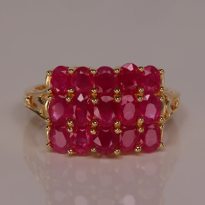violet red ruby gemstone estate ring in yellow gold